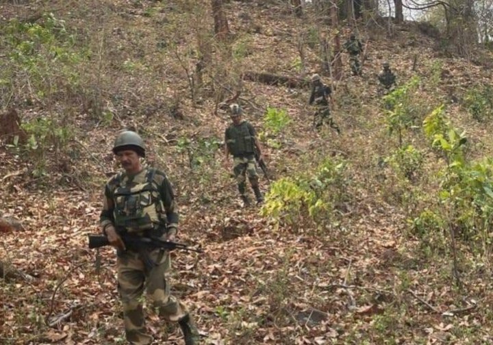कांकेर हापाटोला के जंगल में मंगलवार को हुई मुठभेड़ में 29 नक्सली मारे गए..