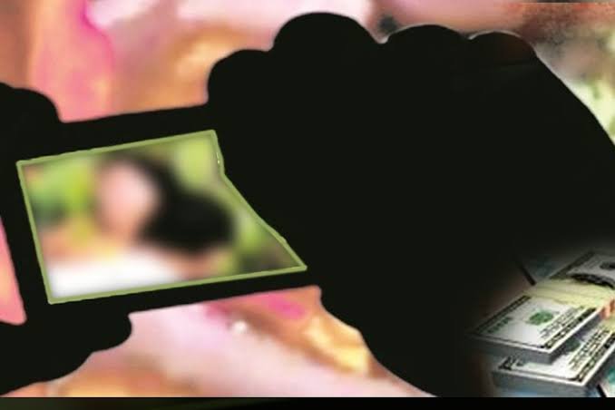 न्यूड वीडियो और कॉल रिकॉर्ड कर ब्लैकमेल की वारदात को अंजाम देते युवक से 5.50 लाख रु. वसूले