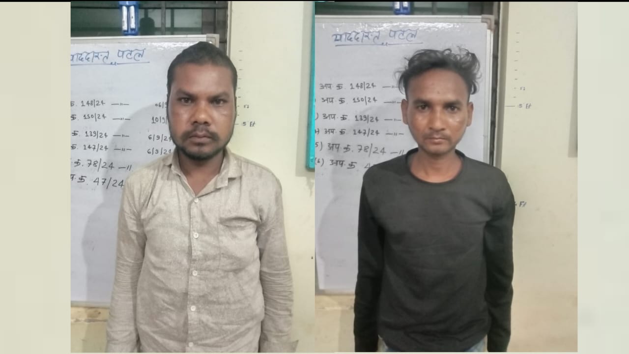 Balod News : जिले के ग्राम नारागाँव में अवैध कच्ची शराब परिवहन करने वाले दो लोगों को पुलिस ने धर दबोचा जो जंगल के रास्ते से कच्ची शराब का जखीरा बेचने के लिए अपने गांव ले जा रहे थे।