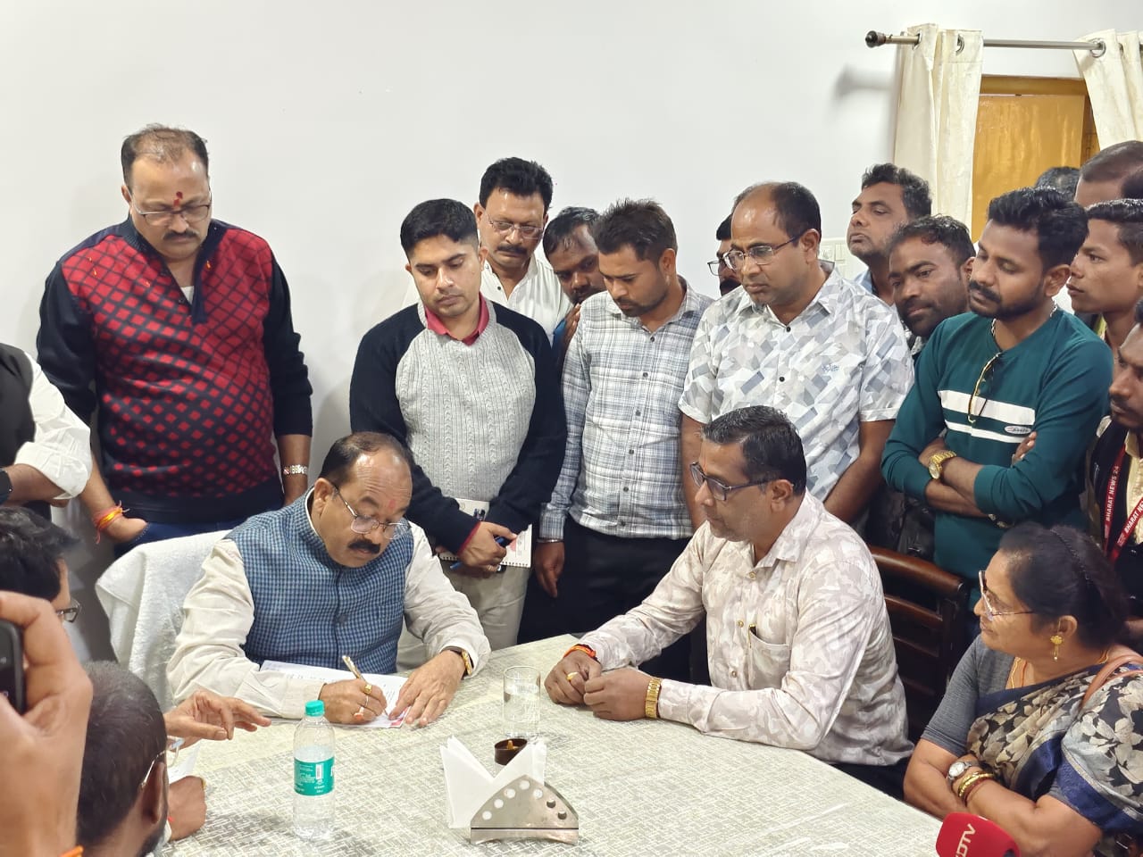 Balod news : उपमुख्यमंत्री अरुण साव से मिले स्थानीय पत्रकार, विभिन्न समस्याओं पर हुई विस्तृत चर्चा  डीजीपी से बात कर समाधान का आश्वासन