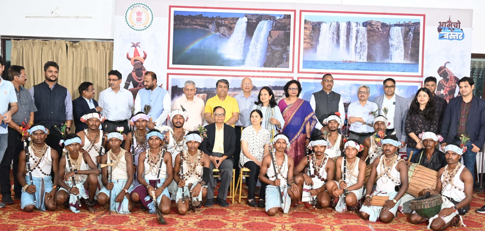 Jagdalpur News : बस्तर की लोक संस्कृति की प्रस्तुति से मंत्रमुग्ध हुआ केन्द्रीय वित्त आयोग का दल
