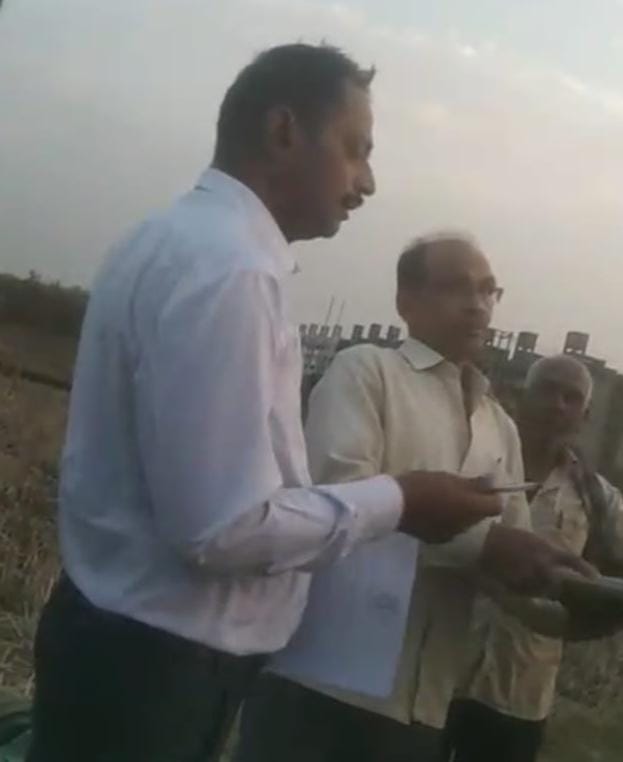 Korba news : गांव के कोने से जमीन ने भरी उड़ान शासकीय जमीन पर लैंडिंग" मामले में RI ने टीम के साथ किया मौके का निरीक्षण,कौन कौन रडार में शामिल