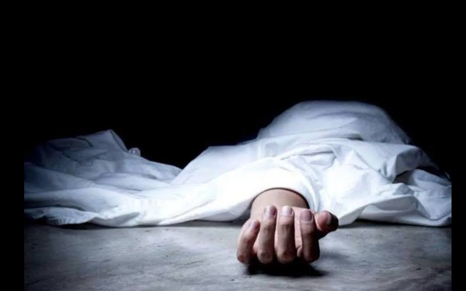 आत्महत्या का ख़ौफ़नाक मंजर ब्लेड से काटा हाथ किया जीवन लीला समाप्त ,,,