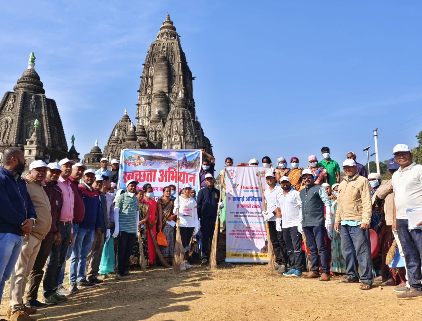 पर्यटन स्थल ओनाकोना में जिला प्रशासन बालोद द्वारा चलाया गया वृहद स्वच्छता अभियान