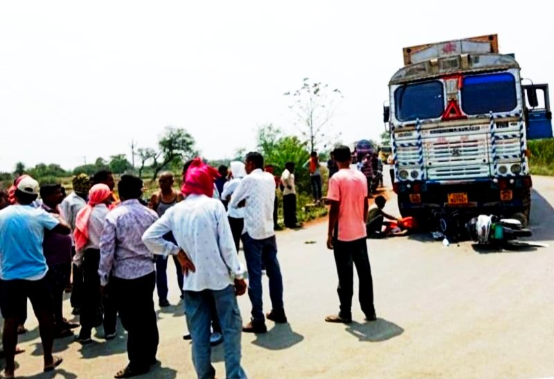 ट्रक और स्कूटी की भिडंत से स्कूटी सवार की मौके पर मौत 1 घायल