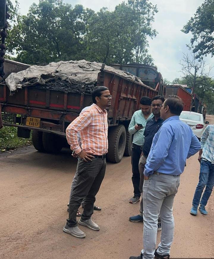 ओवरलोड,अवैध पार्किंग पर 5 वाहनों पर हुई कार्यवाही 65,900 रूपये का लगाया जुर्माना