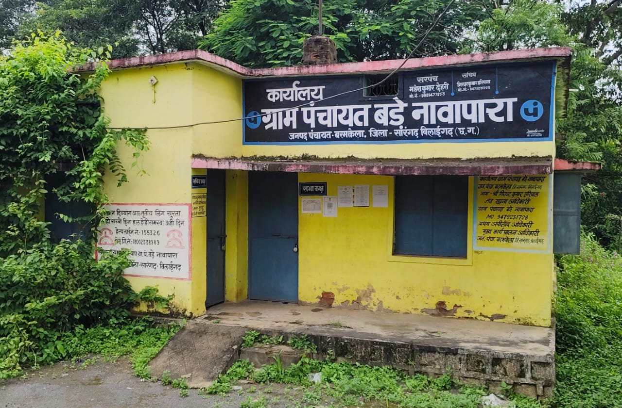 बड़े नावापारा से खैरगढ़ी मार्ग स्वच्छ भारत मिशन के दावे का खोल रही पोल ,