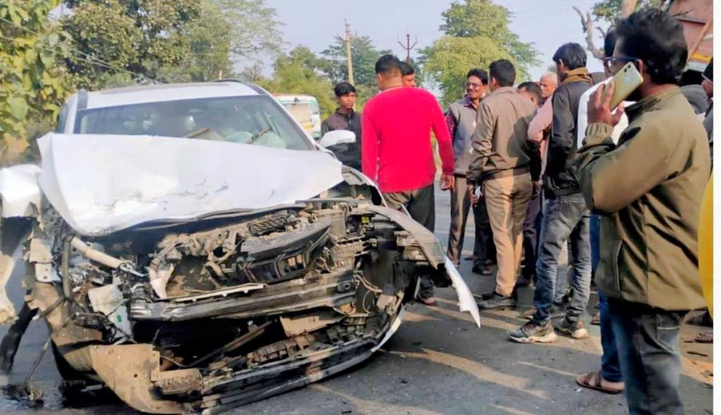 भाटापारा कांग्रेस विधायक इंद्र कुमार साव हुए सड़क हादसे का शिकार 8 घायल