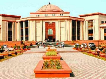 चैतन्य बघेल ने शराब घोटाले और मनी लॉन्ड्रिंग मामले में अपनी गिरफ्तारी को अवैधानिक और राजनीति से प्रेरित बताते हुए हाईकोर्ट में याचिका लगाई
