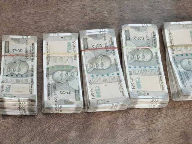 आचार संहिता लगते ही चेकिंग अभियान तेज: पुलिस ने कार से बरामद किए 1 करोड़ रुपए