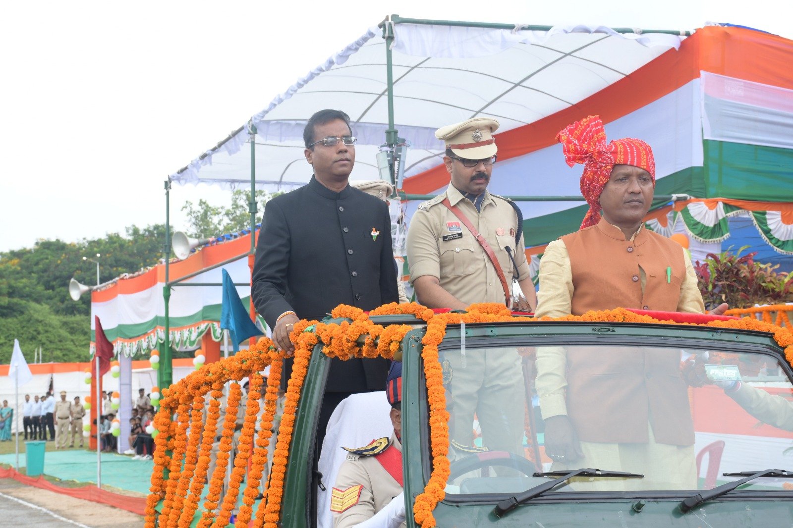 सारंगढ़ में मुख्य अतिथि राधेश्याम राठिया ने किया ध्वजारोहण