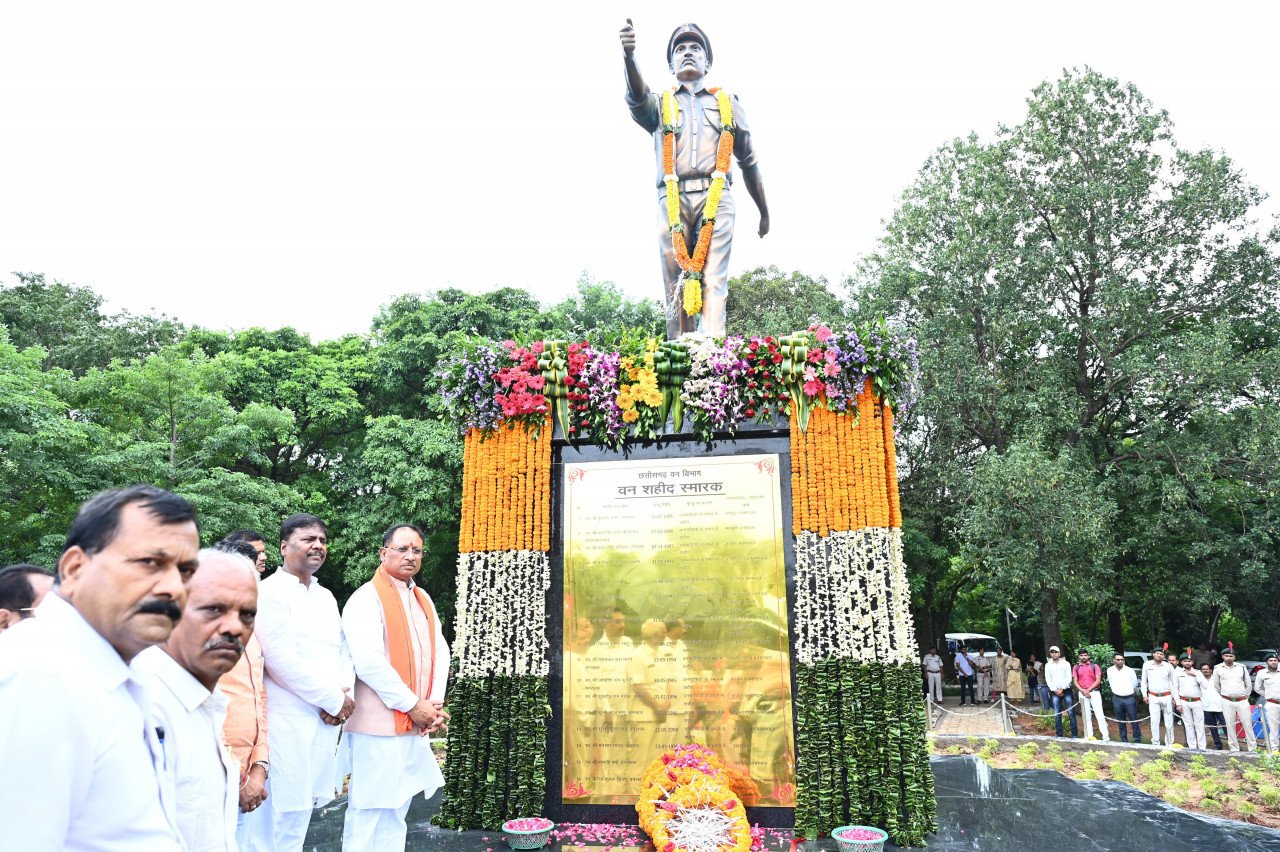 मुख्यमंत्री श्री विष्णु देव साय ने राष्ट्रीय वन शहीद दिवस के अवसर पर वन शहीदों को दी श्रद्धांजलि