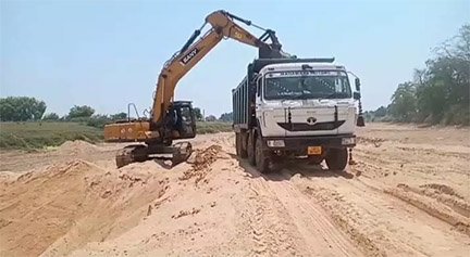 रेत माफियाओं के खिलाफ कलेक्टर से हुई शिकायत माफियो पर गिरेगी गाज