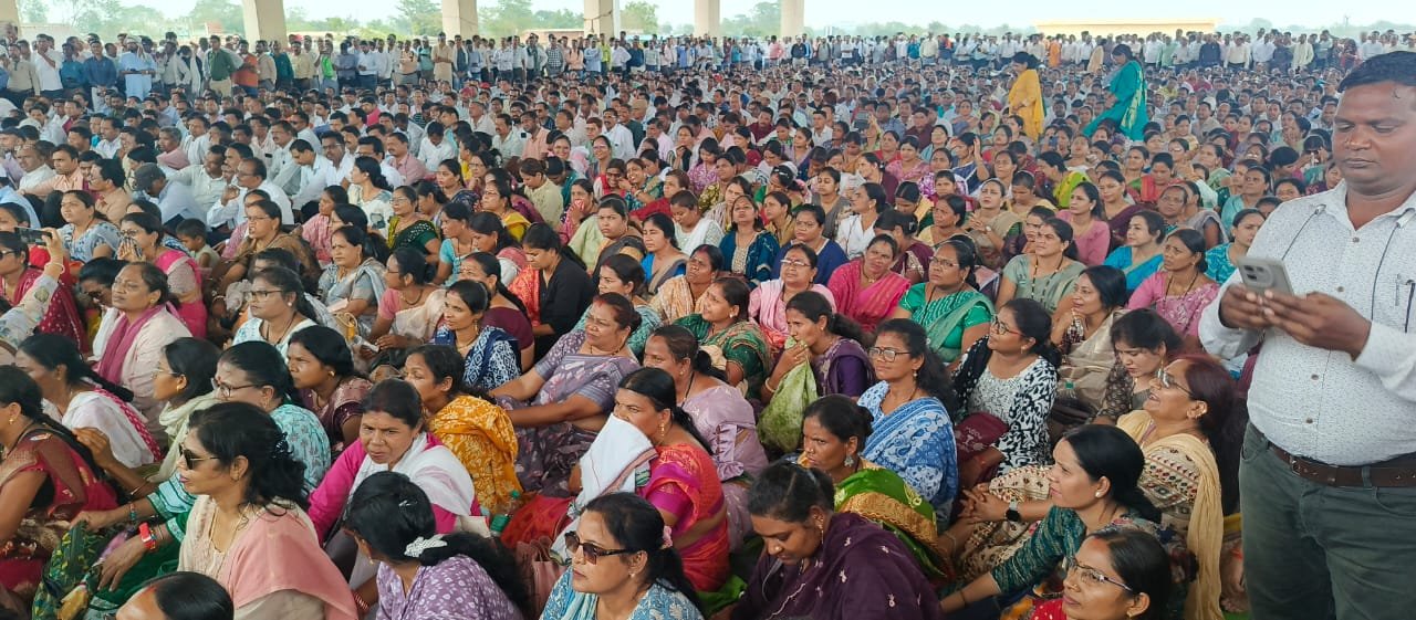 ऐलान ए जंग की घोषणा... सरकार और शिक्षकों के बीच अब आर पार की सीधी लड़ाई....