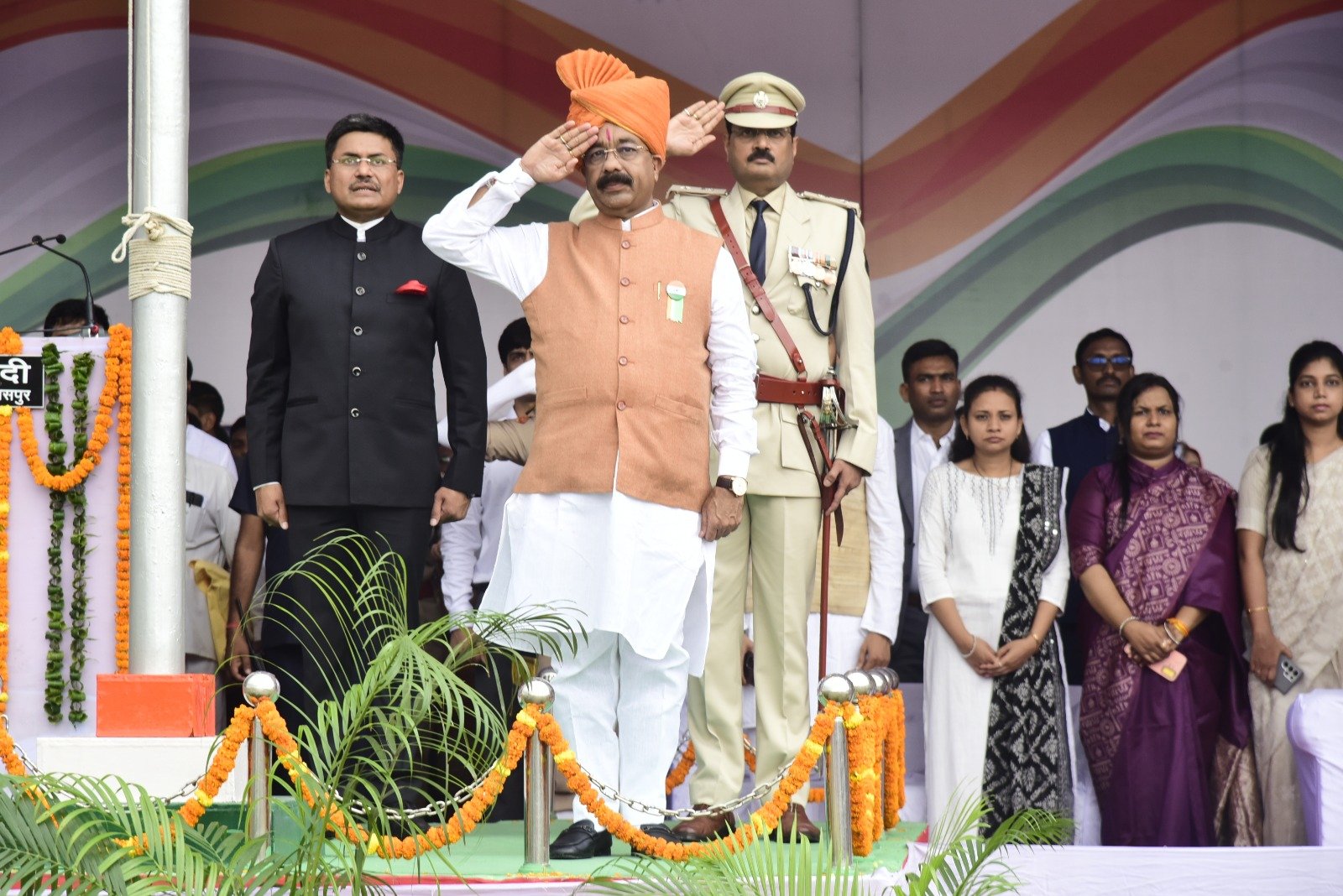 स्वतंत्रता दिवस पर उप मुख्यमंत्री श्री अरूण साव ने फहराया तिरंगा