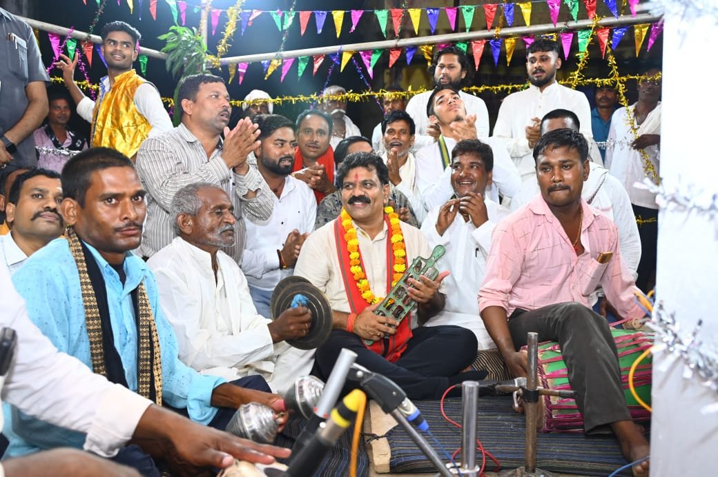उपमुख्यमंत्री श्री विजय शर्मा सतनामी समाज के सतनाम धूनी कार्यक्रम में शामिल हुए