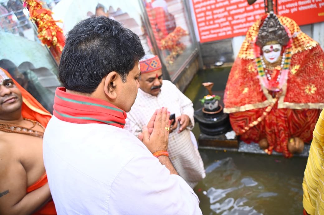 उपमुख्यमंत्री श्री विजय शर्मा ने अमरकंटक में नर्मदा मैय्या और जलेश्वर महादेव मंदिर में की पूजा-अर्चना