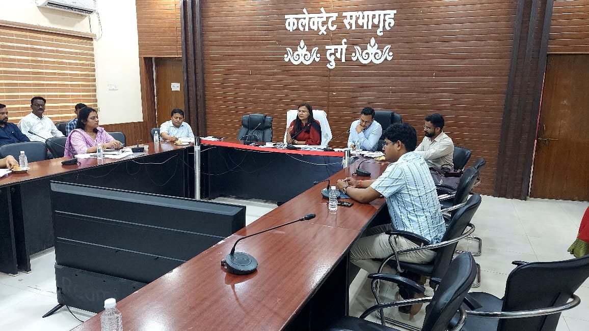 नगरीय निकायों की समीक्षा बैठक में स्वच्छता सर्वेक्षण पर जोर