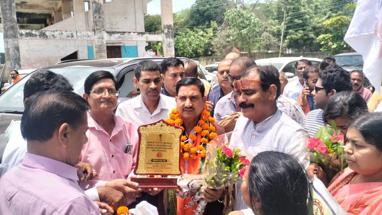 केन्द्रीय राज्यमंत्री श्री तोखन साहू का कर्मचारी संगठनों ने किया अभिनंदन