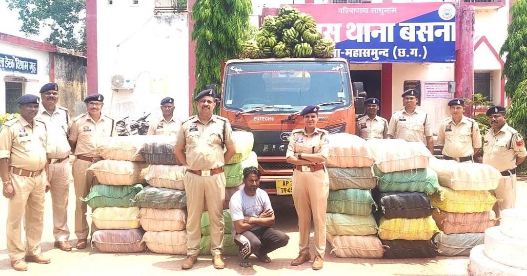 ओडिशा–यूपी मार्ग पर गांजा तस्करी का भंडाफोड़: केले की आड़ में 9 क्विंटल माल जब्त, 4.56 करोड़ की खेप, चालक गिरफ्तार