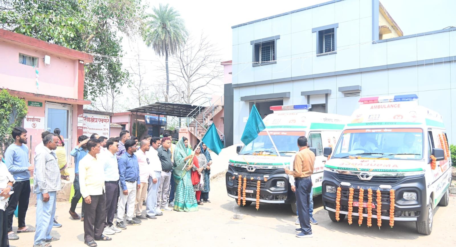 बिलाईगढ़ में स्वास्थ्य सुविधाओं को मिली नई मजबूती: 108 एंबुलेंस सेवा की दो नई गाड़ियों का शुभारंभ