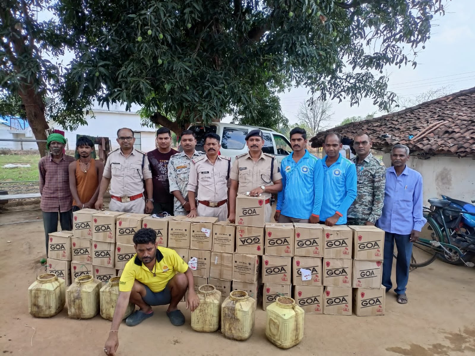 अर्न्तराज्यीय शराब तस्कर पुलिस के गिरफ्त में घटना में अन्य आरोपियों की तलाश जारी