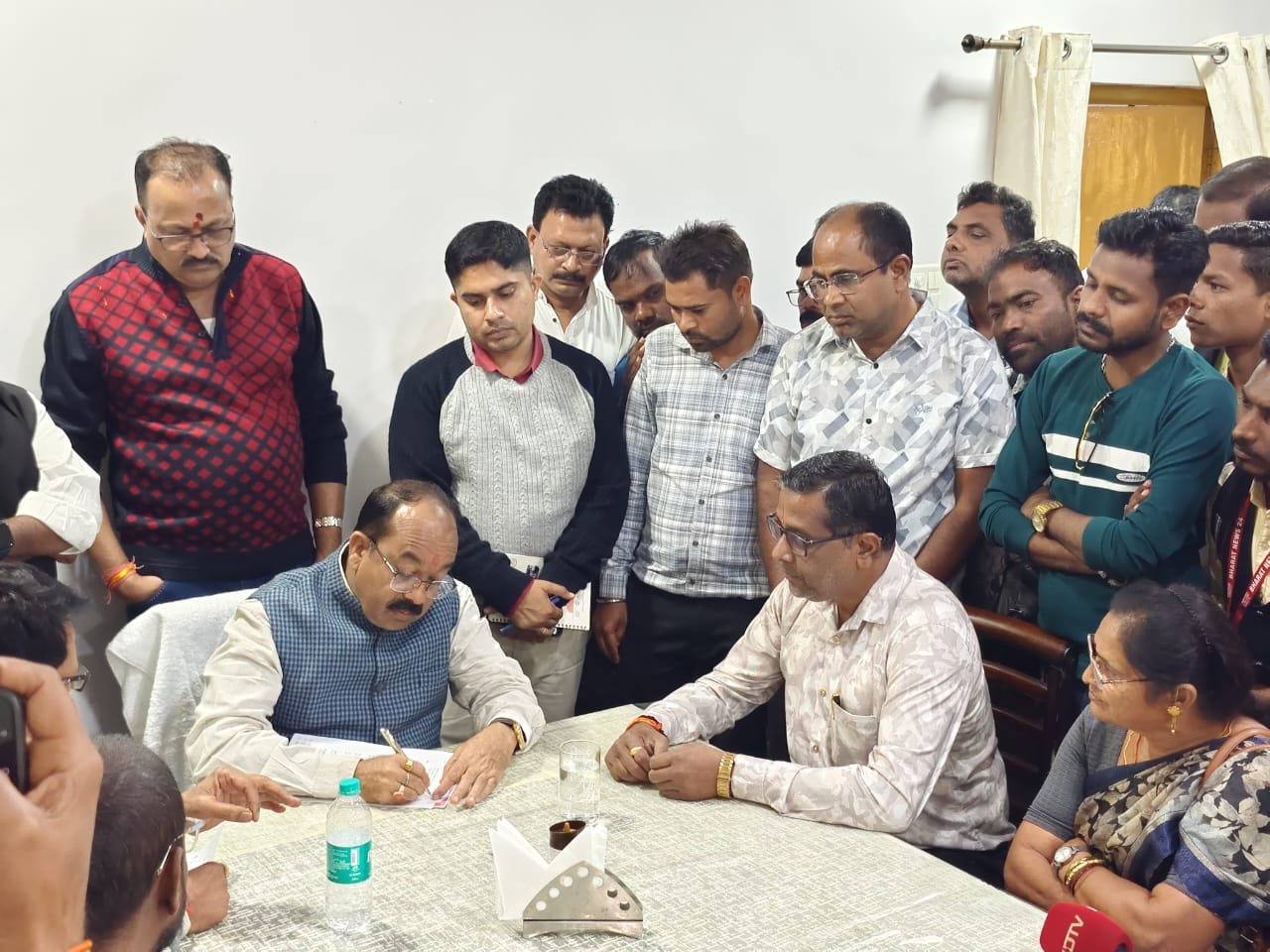 उपमुख्यमंत्री अरुण साव से मिले स्थानीय पत्रकार, विभिन्न समस्याओं पर हुई विस्तृत चर्चा डीजीपी से बात कर समाधान का आश्वासन