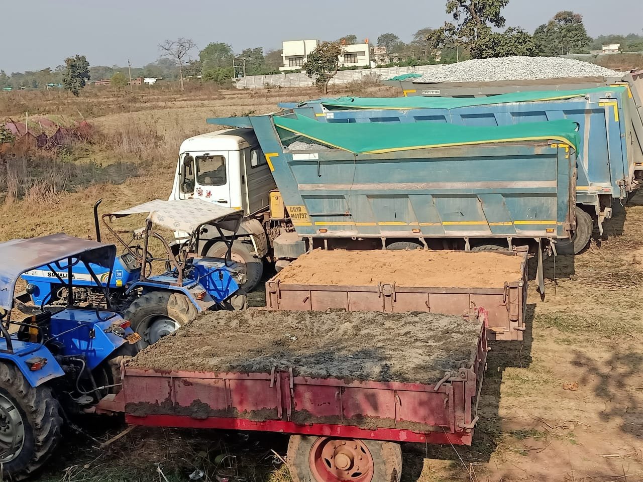 अमलडीहा एवं उदईबंद रेत खदान संचालकों को थमाया नोटिस