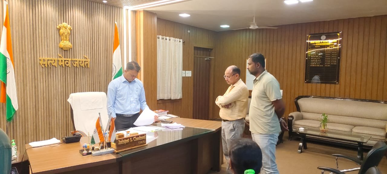 अफसर शाही की शिकायत पर प्रशासन मौन संघ ने अधिकारी की गाड़ी चलाने से किया इंकार