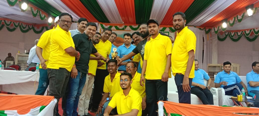 गणतंत्र दिवस के अवसर पर जिला प्रशासन और पत्रकारों के बीच हुआ सद्भावना क्रिकेट मैच...
