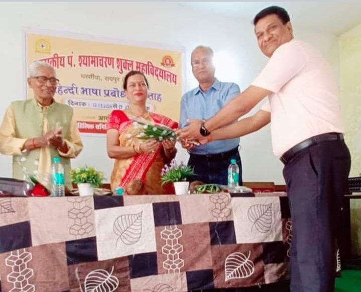 हिंदी भाषा एवं रचनात्मक लेखन पर एक दिवसीय कार्यशाला का आयोजन