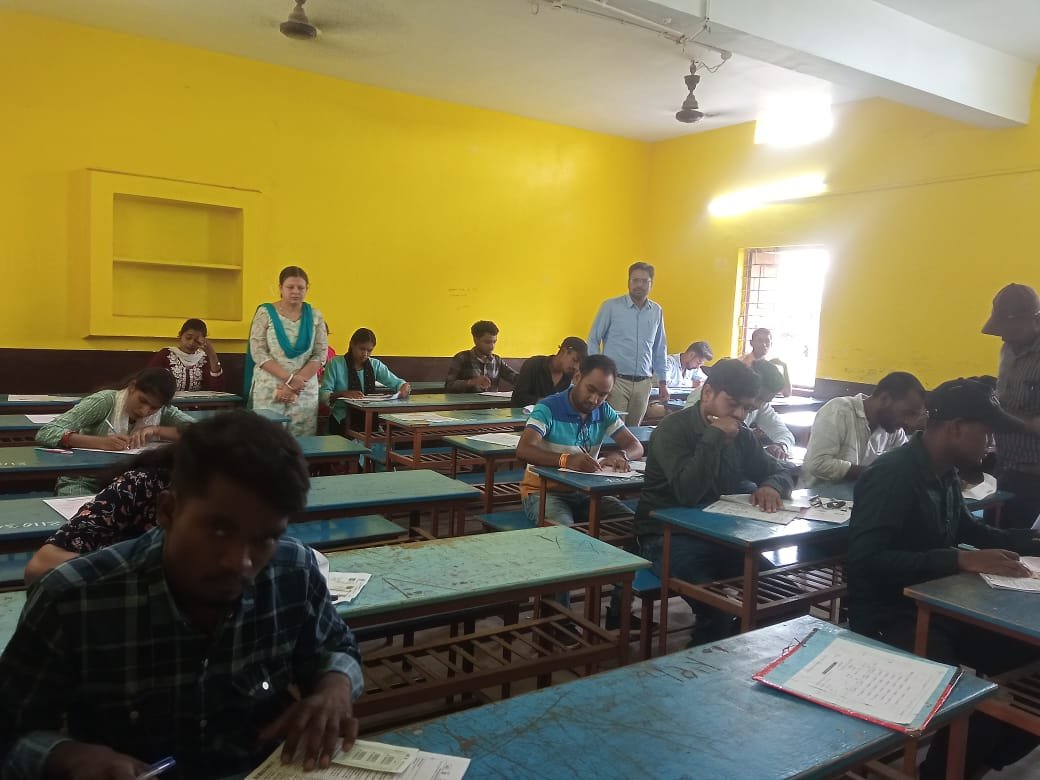 जिले में प्री.बी.एड तथा प्री.डी.एल.एड परीक्षा दो पालियों में हुई आयोजित