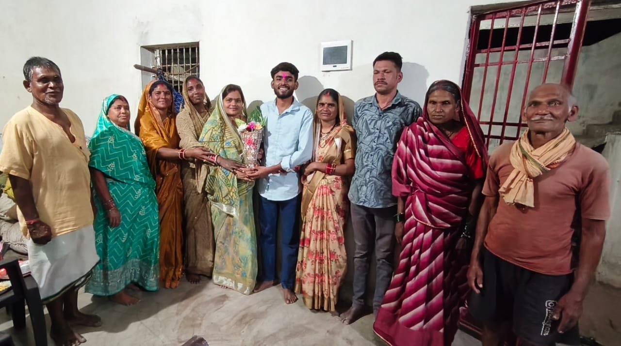 होनहार चंद्रकांत का भारतीय सेना अग्निवीर में चयन, ग्रामीणों ने ढोल- डीजे के साथ भव्य स्वागत