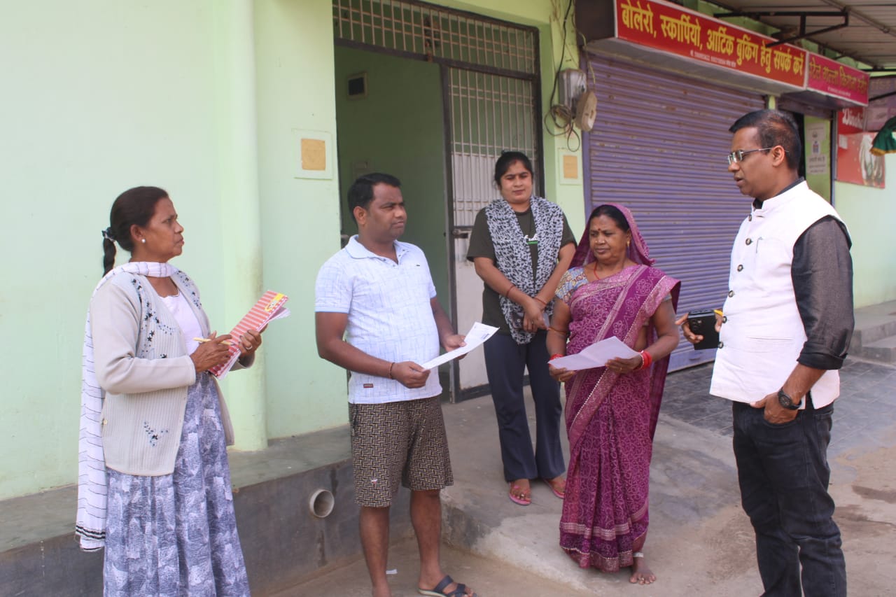 Sarangarh news : कलेक्टर डॉ कन्नौजे ने बीएलओं के एसआईआर प्रगति का समीक्षा किया