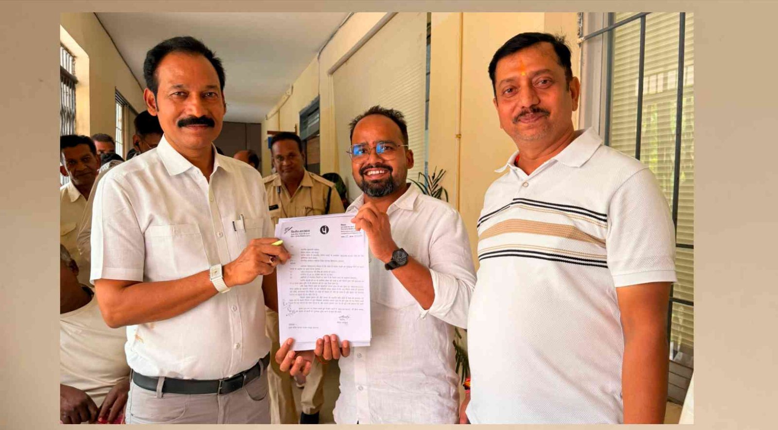सारंगढ़: 'बिलो रेट' टेंडर व्यवस्था खत्म करने की मांग, जिला पंचायत सदस्य विनोद भारद्वाज ने मुख्यमंत्री के नाम सौंपा ज्ञापन