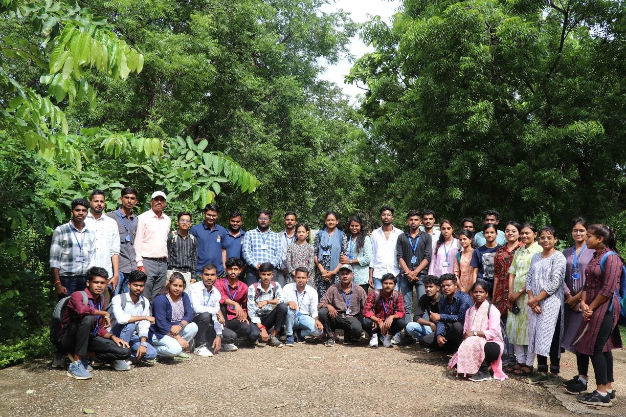 नंदनवन जंगल सफारी में बी.एससी. फॉरेस्ट्री छात्रों का सफल शैक्षिक दौरा