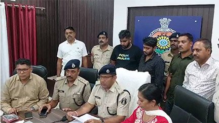 सुपेला पुलिस ने भिलाई के वीआईपी कैफे में की छापेमारी कैफे संचालक प्रांशु गुप्ता ऋषभ गुप्ता सुपेला पुलिस के हत्थे ।