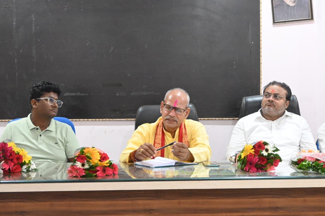 कृषक कल्याण परिषद के अध्यक्ष ने ली अधिकारियों की समीक्षा बैठक