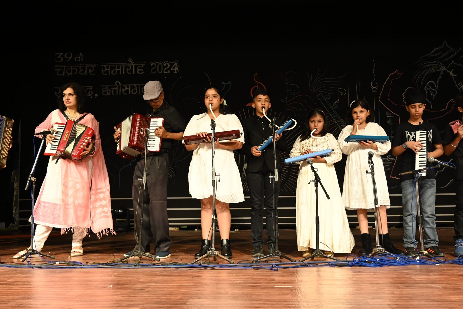 अकॉर्डियन की सुरीली धुनों से सजी शाम, तपसीर मोहम्मद एंड टीम की रही शानदार प्रस्तुति