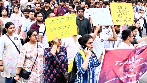 कोलकाता में हुई घटना के विरोध में पूरे देश के अस्पतालों में हड़ताल का असर, OPD बंद, मरीज परेशान…