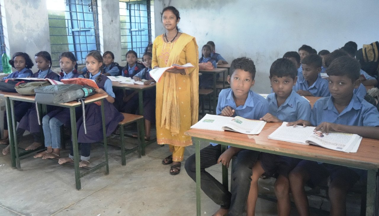 पहाड़ी कोरवा ममता की जिंदगी में थी उलझनों की मोड़, कलेक्टर ने शिक्षा से दिया नाता जोड़