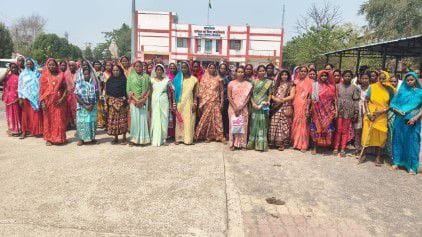 शराब दुकान के खिलाफ ग्रामीणों का आक्रोश, छात्राओं-महिलाओं की सुरक्षा पर संकट