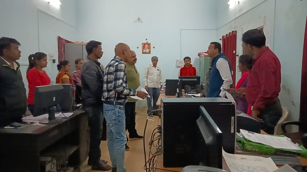 KCG News : कलेक्टर ने जनपद पंचायतों का निरीक्षण कर महतारी वंदन योजना के तहत ऑनलाइन पंजीयन कार्य की जानकारी ली