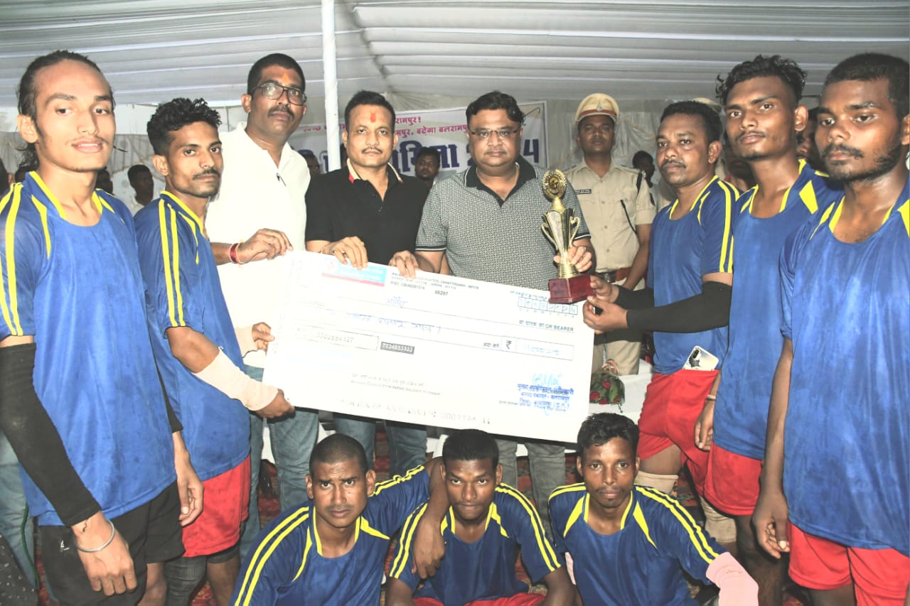 Balrampur News : स्वच्छता के प्रति लोगों को जागरूक करने आयोजित हुआ रोमांचक कबड्डी प्रतियोगिता