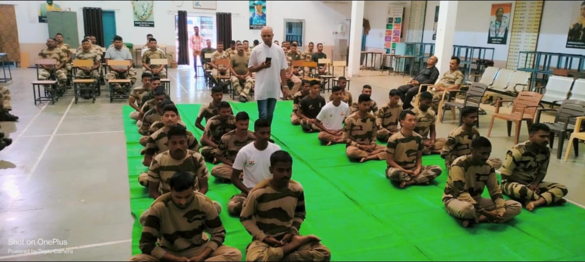 Baloda Bazar News : जी एन ए कॉलेज ने सीआईएसएफ के जवानों को करवाया ध्यान