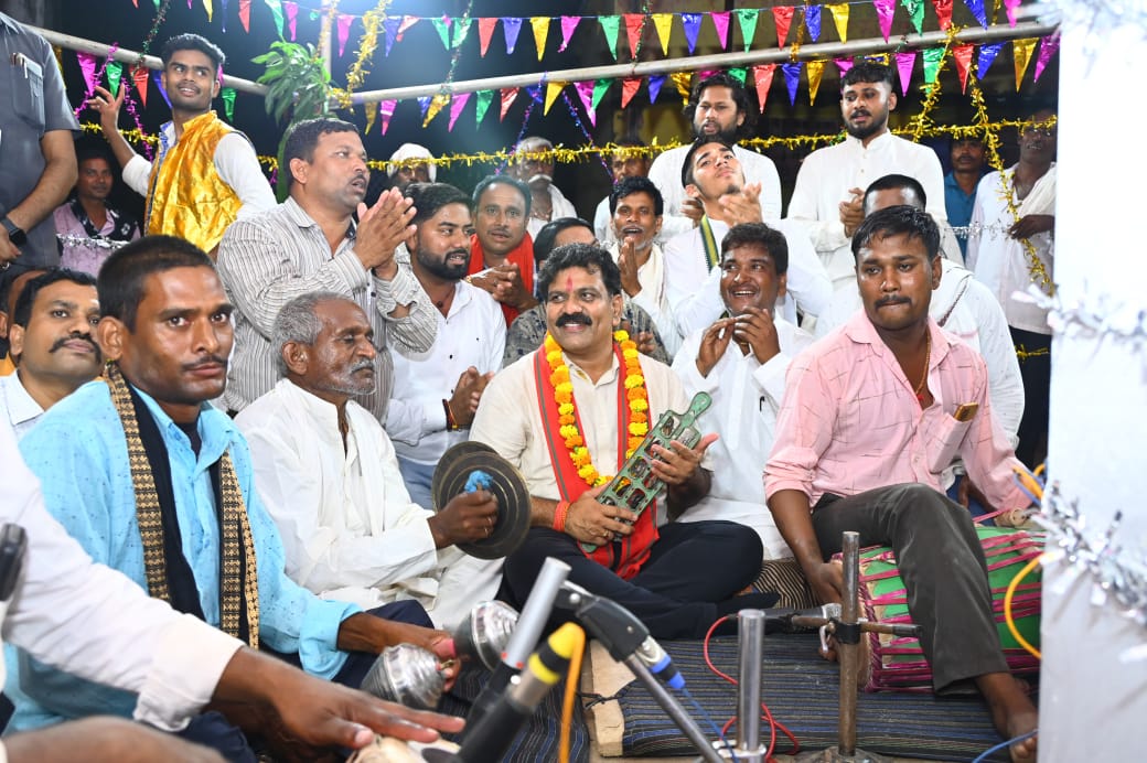 Kabirdham News : उपमुख्यमंत्री श्री विजय शर्मा सतनामी समाज के सतनाम धूनी कार्यक्रम में शामिल हुए
