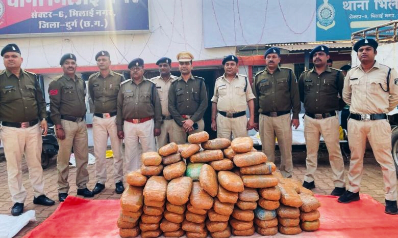 Durg Bhilai News : सब्जियों से भरी पिकअप में 175 किलो ग्राम गांजा छुपाकर किया जा रहा था तस्करी मौके पर तस्कर फरार