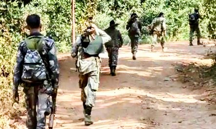 Gariyaband news : सुरक्षाबलों और नक्सलियों के बीच में मुठभेड़ 2 नकश्ली का शव मिले ,,