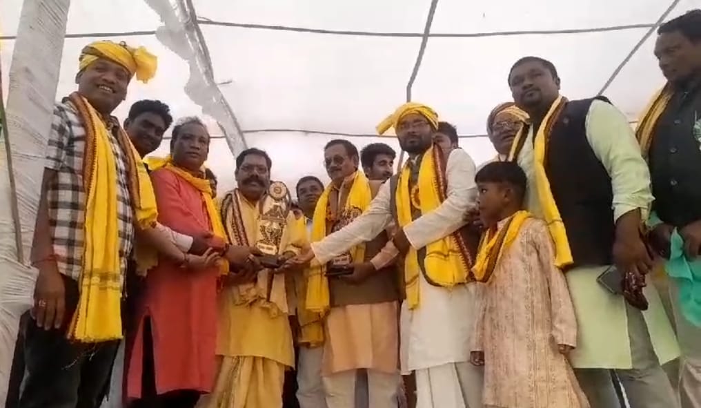 Sarangarh bilaigarh News : बिलाईगढ में धूम धाम से मनाया गए ब्लाक स्तरीय विश्व आदिवासी दिवस