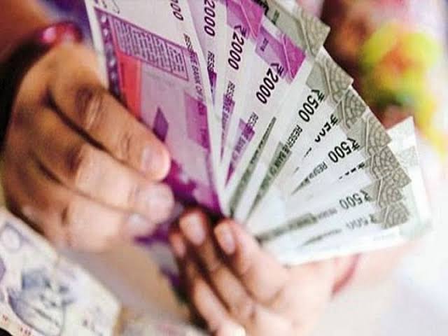 Delhi News : केंद्रीय कर्मचारियों के लिए बड़ी खुशखबरी. बढ़ी DA, इनकी सैलरी में होगी बढ़ोतरी
